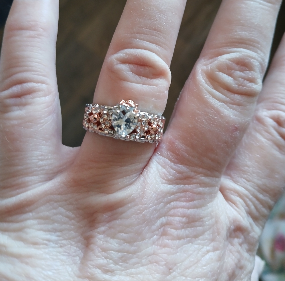 New Heart Shaped CZ Rose Gold & Silver Skulls & Roses Ring. - Picture 6 of 16